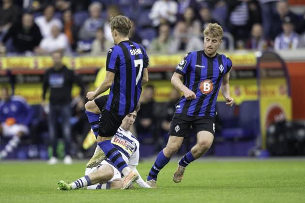 Football 3 Liga, Season 2023 2024, Matchday 33, MSV Duisburg SV Waldhof Mannheim on 12 04 2024 at Schauinsland Reisen Arena in Duisburg Jonas Michelbrink MSV Duisburg, 16 slips into Bentley Baxter track SV Waldhof Mannheim 07, 07 inside Important note According to the regulations of the DFL German Football League and the DFB German Football Association, it is prohibited to use or have used photographs taken in the stadium and or of the game in the form of sequential images and or video-like photo series Foto Kirchner Media TH Copyright: xKirchner-Media THx