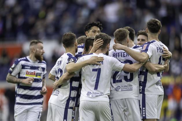 Football 3 Liga, Season 2023 2024, 33 Matchday, MSV Duisburg SV Waldhof Mannheim on 12 04 2024 at the Schauinsland Reisen Arena in Duisburg The Duisburg players cheer the goal to 1 0 Important note According to the regulations of the DFL German Football League or the DFB German Football Association, it is prohibited to use or have used photographs taken in the stadium and or of the match in the form of sequential images and or video-like photo series Photo Kirchner Media TH Copyright: xKirchner-Media THx