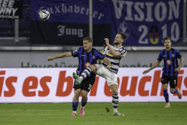 Football 3 Liga, Season 2023 2024, Matchday 33, MSV Duisburg SV Waldhof Mannheim on 12 04 2024 in the Schauinsland Reisen Arena in Duisburg duel between Martin Kobylanski SV Waldhof Mannheim 07, 33 and Kolja Pusch MSV Duisburg, 07 Important note In accordance with the regulations of the DFL German Football League and the DFB German Football Association, it is prohibited to utilize or have utilized photographs taken in the stadium and or of the match in the form of sequential images and or video-like photo series Foto Kirchner Media TH Copyright: xKirchner-Media THx