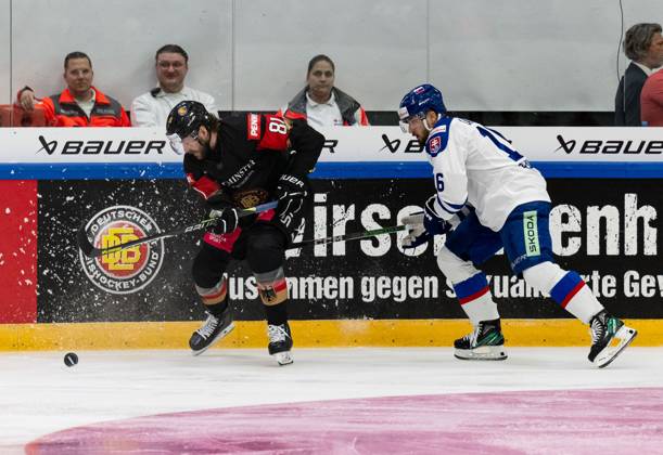 Fight for the puck duel between Daniel Pfaffengut Team Germany, 81 and Robert Lantosi Team Slovakia, 16 GER, Germany vs Slovakia, ice hockey, test match, World Championship preparation 2024, 18 04 2024 GER, Germany vs Slovakia, ice hockey, test match, World Championship preparation 2024, 18 04 2024 Kaufbeuren Copyright: xEibner-Pressefoto FranzxFeinerx EP_HFR