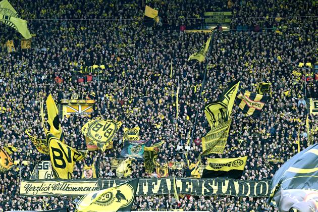 DORTMUND - Borussia Dortmund supporters before the Bundesliga match between Borussia Dortmund and Bayer 04 Leverkusen at the Signal Iduna Park on April 21, 2024 in Dortmund, Germany. ANP Hollandse Hoogte Bundesliga 2023 2024 xVIxANPxSportx xGerritxvanxKeulenxIVx 496582897 originalFilename: 496582897