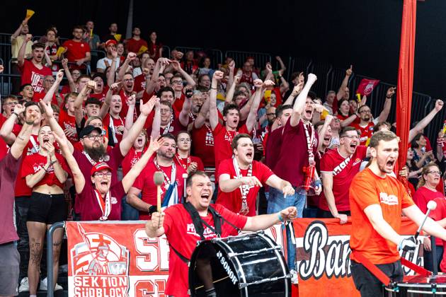 fan, fans, spectators, cheers, jubilation, positive emotions, symbolic image, symbolic photo, Bamberg Baskets vs Telekom Baskets Bonn, basketball, easyCredit BBL, Matchday 31, 30 04 2024 Bamberg Baskets vs Telekom Baskets Bonn, basketball, easyCredit BBL, Matchday 31, 30 04 2024 Bamberg Copyright: xEibner-Pressefoto G.xSantemizx EP_EER
