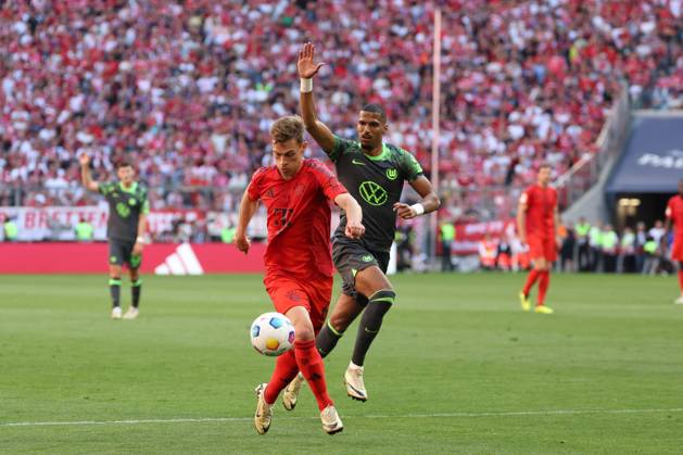 in duel, action, with Joshua Kimmich 6 FC Bayern Muenchen , FC Bayern Muenchen vs VfL Wolfsburg, Soccer, 1 Bundesliga, 33 Matchday, 12 05 2024 DFB regulations prohibit any use of photographs as image sequences and or quasi video Muenchen Bayern Germany Copyright: xkolbert-press ChristianxKolbertx