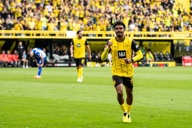 1 Soccer Bundesliga, 34 Matchday Borussia Dortmund SV Darmstadt 98 18 05 2024 Borussia Dortmund in jubilation after Ian Maatsens goal Borussia Dortmund, 22 , 1 Soccer Bundesliga, 34 Matchday Borussia Dortmund SV Darmstadt 98 Signal Iduna Park, Dortmund 18 05 2024 DFL DFB regulations prohibit any use of photographs as image sequences and or quasi video Copyright: xBEAUTIFULxSPORTS Buriakovx