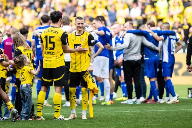 1 Soccer Bundesliga, 34 Matchday Borussia Dortmund SV Darmstadt 98 18 05 2024 Mats Hummels Borussia Dortmund, 15 , Marko Reus Borussia Dortmund, 11 after the match Farewell 1 Soccer Bundesliga, 34 Matchday Borussia Dortmund SV Darmstadt 98 Signal Iduna Park, Dortmund 18 05 2024 DFL DFB regulations prohibit any use of photographs as image sequences and or quasi video Copyright: xBEAUTIFULxSPORTS Buriakovx