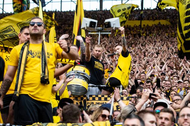 1 Soccer Bundesliga, 34 Matchday Borussia Dortmund SV Darmstadt 98 18 05 2024 Marko Reus Borussia Dortmund, 11 , after the match farewell, fan scene, fans spectator area 1 Soccer Bundesliga, 34 Matchday Borussia Dortmund SV Darmstadt 98 Signal Iduna Park, Dortmund 18 05 2024 DFL DFB regulations prohibit any use of photographs as image sequences and or quasi video Copyright: xBEAUTIFULxSPORTS Buriakovx