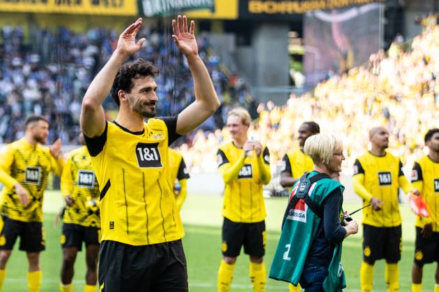 1 Soccer Bundesliga, 34 Matchday Borussia Dortmund SV Darmstadt 98 18 05 2024 Mats Hummels Borussia Dortmund, 15 1 Soccer Bundesliga, 34 Matchday Borussia Dortmund SV Darmstadt 98 Signal Iduna Park, Dortmund 18 05 2024 DFL DFB regulations prohibit any use of photographs as image sequences and or quasi video Copyright: xBEAUTIFULxSPORTS Buriakovx
