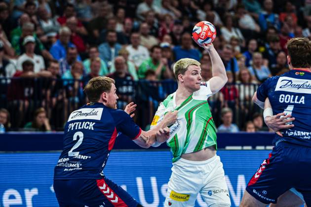 Simon Pytlick SG Flensburg Handewitt, 02 , Nils Lichtlein Fuechse Berlin, 17 GER, SG Flensburg Handewitt vs Fuechse Berlin, Handball, EHF European League, Final, Season 2023 2024, 26 05 2024 GER, SG Flensburg Handewitt vs Fuechse Berlin, Handball, EHF European League, Final, Season 2023 2024, 26 05 2024 Hamburg Copyright: xEibnerxPressefoto MarcelxvonxFehrnx EP_MFN