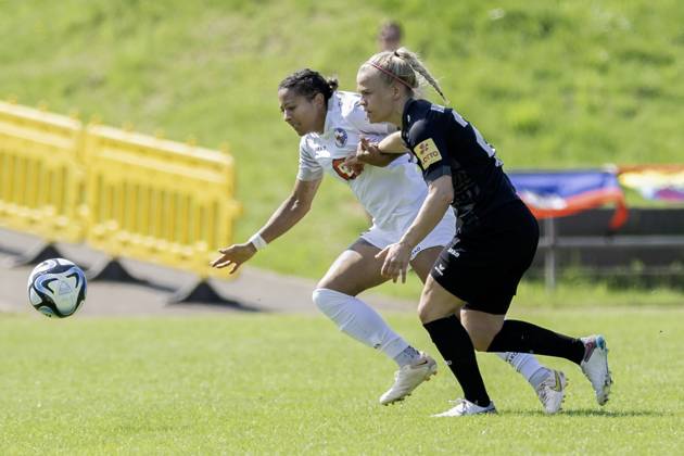 Soccer 2 Womens Bundesliga, Season 2023 2024, Matchday 24, SG 99 Andernach 1 FFC Turbine Potsdam on 12 05 2024 at the Andernach Stadium in Andernach duel between Adrienne Jordan 1 FFC Turbine Potsdam, 15 and Alina Wagner SG 99 Andernach, 28 Important note In accordance with the regulations of the DFL German Football League and the DFB German Football Association, it is prohibited to use or have used photographs taken in the stadium and or of the match in the form of sequential images and or video-like photo series Foto Kirchner Media TH Copyright: xKirchner-Media THx