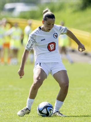 Soccer 2 Womens Bundesliga, Season 2023 2024, Matchday 24, SG 99 Andernach 1 FFC Turbine Potsdam on 12 05 2024 at Andernach Stadium in Andernach Noa Selimhodzic 1 FFC Turbine Potsdam, 21 shortly before the pass Important note According to the regulations of the DFL German Football League and the DFB German Football Association, it is prohibited, to utilize or have utilized photographs taken in the stadium and or of the match in the form of sequential images and or video-like photo series Foto Kirchner Media TH Copyright: xKirchner-Media THx