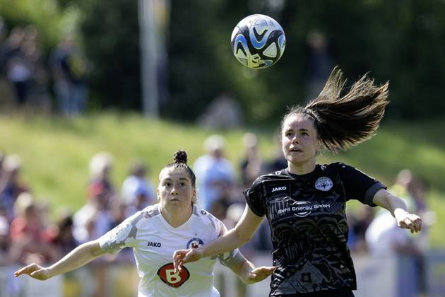 Football 2 Womens Bundesliga, Season 2023 2024, Matchday 24, SG 99 Andernach 1 FFC Turbine Potsdam on 12 05 2024 at Andernach Stadium in Andernach Kim Schneider 1 FFC Turbine Potsdam, 28 and Maren Weingarz SG 99 Andernach, 08 follow the flight of the ball with great effort Important note According to the regulations of the DFL German Football League and the DFB German Football Association, it is prohibited to use or have used photographs taken in the stadium and or of the game in the form of sequential images and or video-like photo series Foto Kirchner Media TH Copyright: xKirchner-Media THx