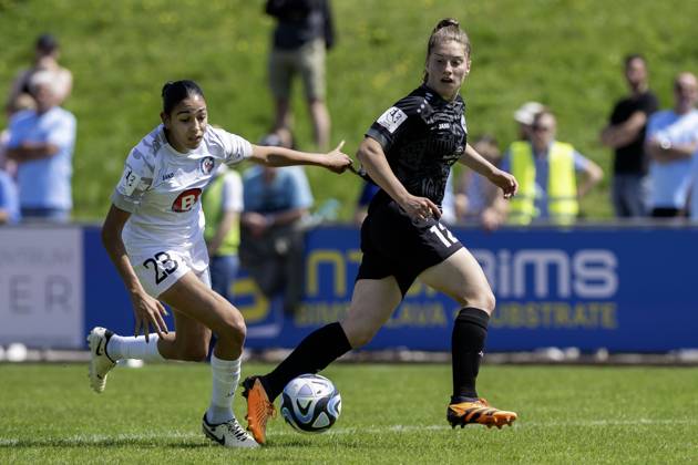 Soccer 2 Womens Bundesliga, Season 2023 2024, Matchday 24, SG 99 Andernach 1 FFC Turbine Potsdam on 12 05 2024 at Andernach Stadium in Andernach Maria Almasri 1 FFC Turbine Potsdam, 23 keeps the ball in sight Leonie Krump SG 99 Andernach, 12 meanwhile turns away Important note According to the regulations of the DFL German Football League or the DFB German Football Association, it is prohibited to use or have used photographs taken in the stadium and or of the game in the form of sequential images and or video-like photo series Foto Kirchner Media TH Copyright: xKirchner-Media THx