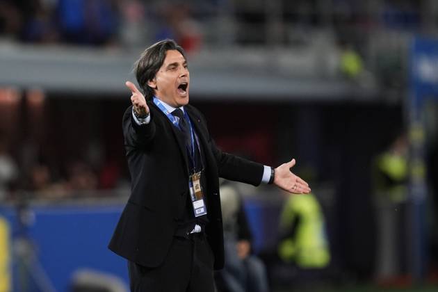Turkiye s Headcoach Vincenzo Montella shouts instructions to his players during the Friendly Matches 2024 between Italy and Turkiye at Renato Dall& x2019;Ara Stadium - Soccer - Bologna, Italy - Tuesday June 4, 2024  Copyright: xMassimoxPaolone LaPressex