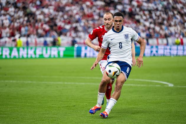 240620 Trent Alexander Arnold of England and Christian Eriksen of Denmark during the UEFA Euro 2024 Football Championship match between Denmark and England on June 20, 2024 in Frankfurt Photo Mathias Bergeld BILDBYRAN code MB MB0939 fotboll football soccer fotballs em europamästerskap em uefa euro uefa european football championship euro 2024 danmark denmark england bbeng Copyright: MATHIASxBERGELD BB240620MB211