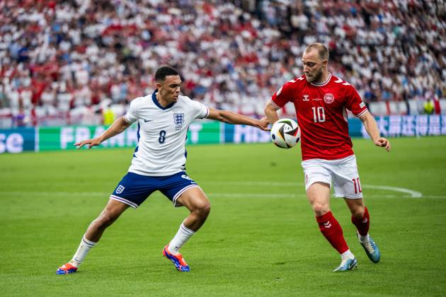 240620 Trent Alexander Arnold of England and Christian Eriksen of Denmark during the UEFA Euro 2024 Football Championship match between Denmark and England on June 20, 2024 in Frankfurt Photo Mathias Bergeld BILDBYRAN code MB MB0939 fotboll football soccer fotballs em europamästerskap em uefa euro uefa european football championship euro 2024 danmark denmark england bbeng Copyright: MATHIASxBERGELD BB240620MB214