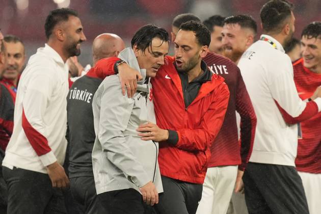 Turkey s Hakan Calhanoglu and Turkey s head coach Vincenzo Montella final celebration during the Euro 2024 soccer match between Austria and Turkey at the Red Bull Arena -Round of 16, Leipzig, Germany - Tuesday July 02, 2024. - Soccer . Copyright: xFabioxFerrari LaPressex