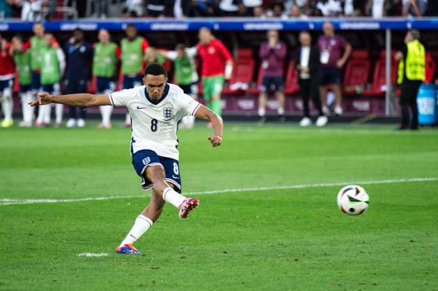 240706 Trent Alexander Arnold of England during the UEFA Euro 2024 Football Championship quarterfinal between England and Switzerland on July 6, 2024 in Düsseldorf Photo Mathias Bergeld BILDBYRAN code MB MB0943 fotboll football soccer fotballs em europamästerskap em uefa euro uefa european football championship euro 2024 kvartfinal quarterfinal quarterfinals england schweiz switzerland bbeng Copyright: MATHIASxBERGELD BB240706MB119