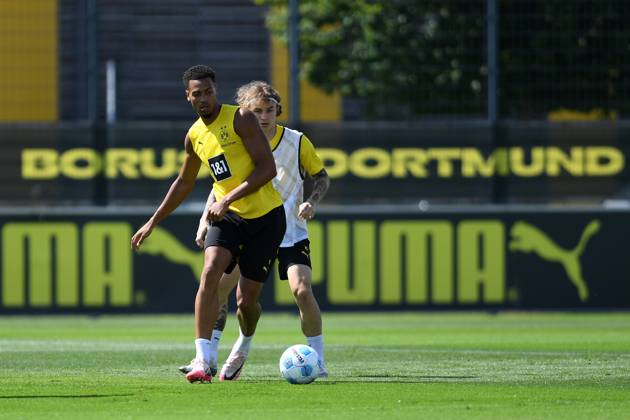Dortmund, Germany,11 07 24 Felix Nmecha Borussia Dortmund in action, on the ball, single action during the training session of Borussia Dortmund at BVB Trainingsgelaende Hohenbuschei on July 11 2024 in Dortmund Photo by Ralf Treese DeFodi Images Dortmund, Germany 11 07 24 Felix Nmecha Borussia Dortmund controls the ball during the training session of Borussia Dortmund at BVB Trainingsgelaende Hohenbuschei on July 11 2024 in Dortmund Photo by Ralf Treese DeFodi Images Defodi 521 BVBTRA20240711 009 Defodi-521