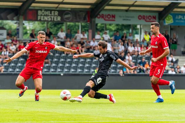 Maximilian Eggestein 8, SC Freiburg and Manuel Gulde 5, SC Freiburg defend a shot from Lukas Fadinger 30, SCR Altach AUT, SCR Altach vs SC Freiburg, Football, Preparation, Season 2024 25.19 07 2024, AUT, SCR Altach vs SC Freiburg, Football, Preparation, Season 2024 25.19 07 2024 Altach Copyright: xEibner-Pressefoto FlorianxWolfx EP_FWF