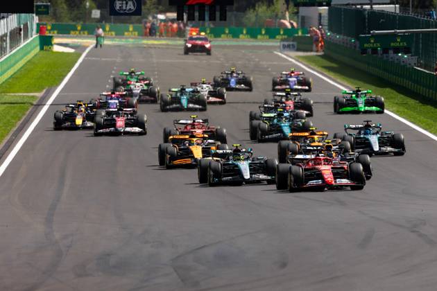Start 16 LECLERC Charles (mco), Scuderia Ferrari SF-24, action 44 HAMILTON Lewis (gbr), Mercedes AMG F1 Team W15, action during the Formula 1 Rolex Belgian Grand Prix 2024, 14th round of the 2024 Formula One World Championship, WM, Weltmeisterschaft from July 26 to 28, 2024 on the Circuit de Spa-Francorchamps, in Stavelot, Belgium - F1 - BELGIAN GRAND PRIX 2024 DPPI Panoramic 240728_R14_BELGIO_DP_JFR61789.CR3_