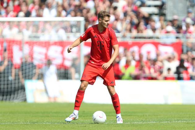 Josip Stanisic FC Bayern Munich in action, on the ball, individual action, test match, 1 FC Düren vs FC Bayern Munich, Karl Knipprath Stadion on July 28, 2024 in Juelich, Germany Photo by Oliver Kaelke DeFodi Images Josip Stanisic FC Bayern Munich controls the ball, test match, 1 FC Düren vs FC Bayern Munich, Karl Knipprath Stadion on July 28, 2024 in Juelich, Germany Photo by Oliver Kaelke DeFodi Images Defodi 678 2024 07 28 OK FCDFCB 0585 Defodi-678