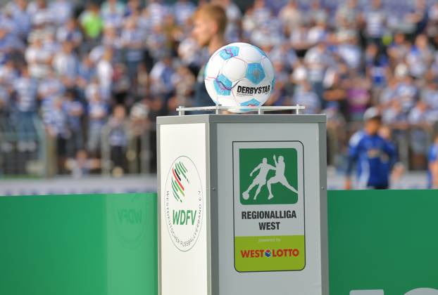 26 07 2024, GER, Football, Regionalliga West, Season 2024 2025, 01 Matchday, Ohlendorf Stadion im Heidewald, Gütersloh FC Gütersloh MSV Duisburg 0 1 Derbystar match ball in front of the back straight of the Ohlendorf Stadion im Heidewald, Action, Single image, Landscape, Symbolic image, Symbolic photo, Feature