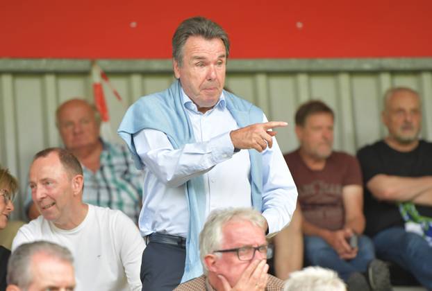26 07 2024, GER, Soccer, Regionalliga West, Season 2024 2025, 01 Matchday, Ohlendorf Stadion im Heidewald, Gütersloh FC Gütersloh MSV Duisburg 0 1 Heribert Bruchhagen former soccer official, soccer coach and player , Action, single image, landscape, facial expressions, gestures