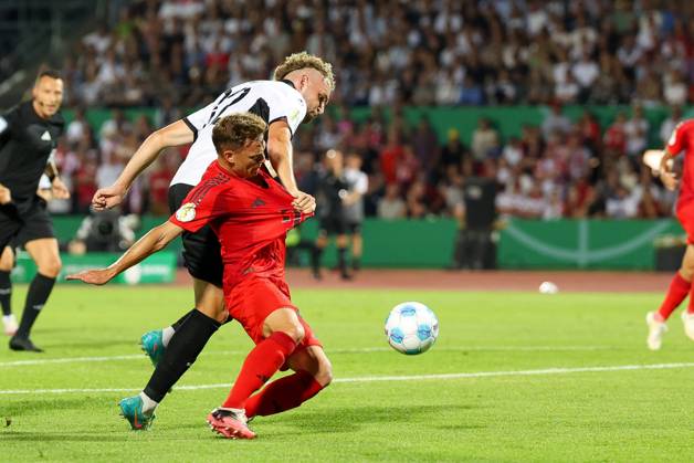 in duel, action, with Joshua Kimmich 6 FC Bayern Muenchen , Philipp Strompf 32 SSV Ulm 1846 , SSV Ulm 1846 vs FC Bayern Muenchen, Football, DFB Pokal, 1 Runde, 16 08 2024 DFB regulations prohibit any use of photographs as image sequences and or quasi video Ulm Baden Wuerttemberg Germany Copyright: xkolbert-press ChristianxKolbertx