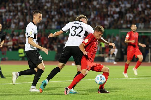 in duel, action, with Joshua Kimmich 6 FC Bayern Muenchen , Philipp Strompf 32 SSV Ulm 1846 , SSV Ulm 1846 vs FC Bayern Muenchen, Football, DFB Pokal, 1 Runde, 16 08 2024 DFB regulations prohibit any use of photographs as image sequences and or quasi video Ulm Baden Wuerttemberg Germany Copyright: xkolbert-press ChristianxKolbertx