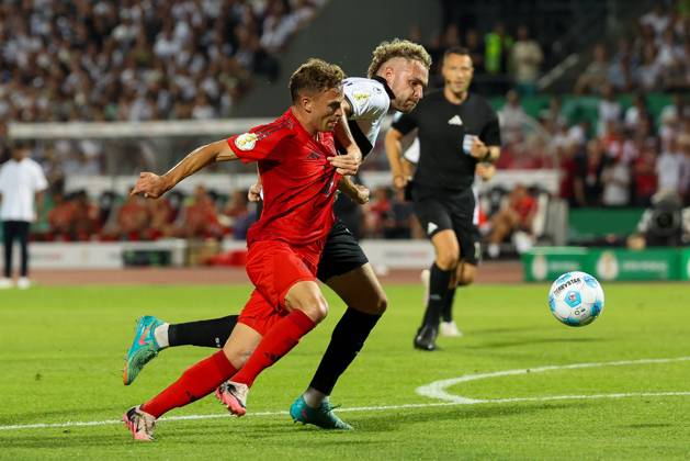 in duel, action, with Joshua Kimmich 6 FC Bayern Muenchen , Philipp Strompf 32 SSV Ulm 1846 , SSV Ulm 1846 vs FC Bayern Muenchen, Football, DFB Pokal, 1 Runde, 16 08 2024 DFB regulations prohibit any use of photographs as image sequences and or quasi video Ulm Baden Wuerttemberg Germany Copyright: xkolbert-press ChristianxKolbertx