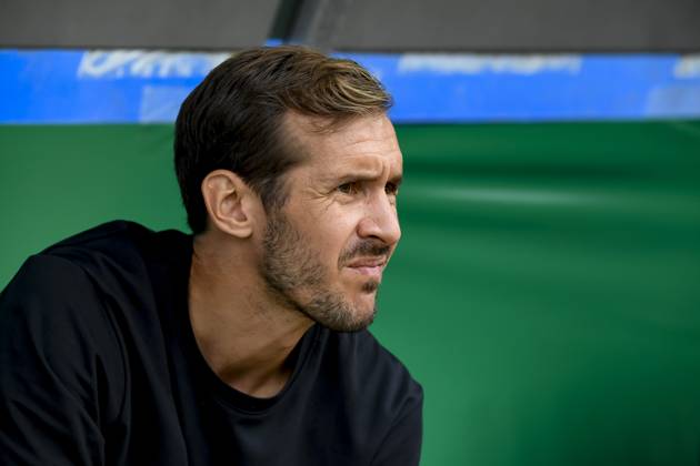 Coach Julian Schuster SC Freiburg looks on prior to the DFB Pokal First Round match between VfL Osnabrueck and SC Freiburg at Stadion an der Bremer Bruecke on August 17, 2024 in Osnabrueck, Germany Germany Photo by Max Maiwald DeFodi Images Coach Julian Schuster SC Freiburg looks on prior to the DFB Pokal First Round match between VfL Osnabrueck and SC Freiburg at Stadion an der Bremer Bruecke on August 17, 2024 in Osnabrueck, Germany Photo by Max Maiwald DeFodi Images DFB DFL REGULATIONS PROHIBIT ANY USE OF PHOTOGRAPHS AS IMAGE SEQUENCES AND OR QUASI VIDEO Defodi 067 OSNSCF0240817 71 Defodi-067 DFB DFL REGULATIONS PROHIBIT ANY USE OF PHOTOGRAPHS AS IMAGE SEQUENCES AND OR QUASI-VIDEO.