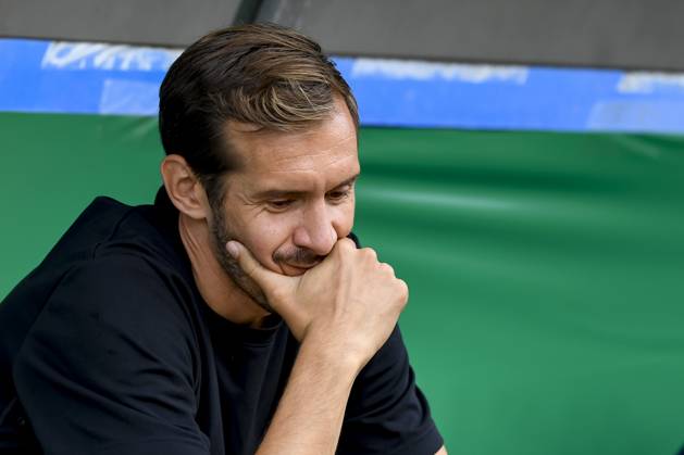 Coach Julian Schuster SC Freiburg looks on prior to the DFB Pokal First Round match between VfL Osnabrueck and SC Freiburg at Stadion an der Bremer Bruecke on August 17, 2024 in Osnabrueck, Germany Germany Photo by Max Maiwald DeFodi Images Coach Julian Schuster SC Freiburg looks on prior to the DFB Pokal First Round match between VfL Osnabrueck and SC Freiburg at Stadion an der Bremer Bruecke on August 17, 2024 in Osnabrueck, Germany Photo by Max Maiwald DeFodi Images DFB DFL REGULATIONS PROHIBIT ANY USE OF PHOTOGRAPHS AS IMAGE SEQUENCES AND OR QUASI VIDEO Defodi 067 OSNSCF0240817 74 Defodi-067 DFB DFL REGULATIONS PROHIBIT ANY USE OF PHOTOGRAPHS AS IMAGE SEQUENCES AND OR QUASI-VIDEO.