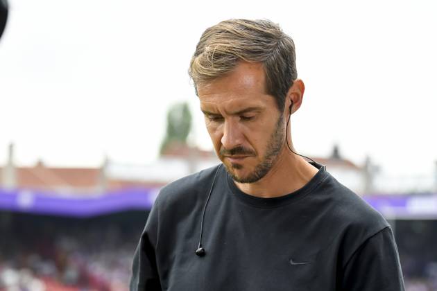 Coach Julian Schuster SC Freiburg looks on prior to the DFB Pokal First Round match between VfL Osnabrueck and SC Freiburg at Stadion an der Bremer Bruecke on August 17, 2024 in Osnabrueck, Germany Germany Photo by Max Maiwald DeFodi Images Coach Julian Schuster SC Freiburg looks on prior to the DFB Pokal First Round match between VfL Osnabrueck and SC Freiburg at Stadion an der Bremer Bruecke on August 17, 2024 in Osnabrueck, Germany Photo by Max Maiwald DeFodi Images DFB DFL REGULATIONS PROHIBIT ANY USE OF PHOTOGRAPHS AS IMAGE SEQUENCES AND OR QUASI VIDEO Defodi 067 OSNSCF0240817 344 Defodi-067 DFB DFL REGULATIONS PROHIBIT ANY USE OF PHOTOGRAPHS AS IMAGE SEQUENCES AND OR QUASI-VIDEO.