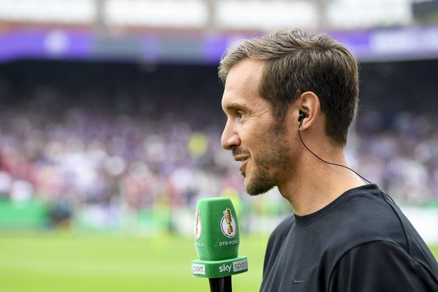 Coach Julian Schuster SC Freiburg looks on prior to the DFB Pokal First Round match between VfL Osnabrueck and SC Freiburg at Stadion an der Bremer Bruecke on August 17, 2024 in Osnabrueck, Germany Germany Photo by Max Maiwald DeFodi Images Coach Julian Schuster SC Freiburg looks on prior to the DFB Pokal First Round match between VfL Osnabrueck and SC Freiburg at Stadion an der Bremer Bruecke on August 17, 2024 in Osnabrueck, Germany Photo by Max Maiwald DeFodi Images DFB DFL REGULATIONS PROHIBIT ANY USE OF PHOTOGRAPHS AS IMAGE SEQUENCES AND OR QUASI VIDEO Defodi 067 OSNSCF0240817 351 Defodi-067 DFB DFL REGULATIONS PROHIBIT ANY USE OF PHOTOGRAPHS AS IMAGE SEQUENCES AND OR QUASI-VIDEO.