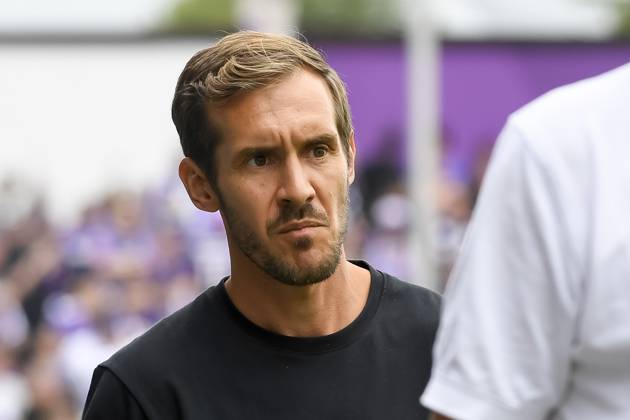 Coach Julian Schuster SC Freiburg looks on prior to the DFB Pokal First Round match between VfL Osnabrueck and SC Freiburg at Stadion an der Bremer Bruecke on August 17, 2024 in Osnabrueck, Germany Germany Photo by Max Maiwald DeFodi Images Coach Julian Schuster SC Freiburg looks on prior to the DFB Pokal First Round match between VfL Osnabrueck and SC Freiburg at Stadion an der Bremer Bruecke on August 17, 2024 in Osnabrueck, Germany Photo by Max Maiwald DeFodi Images DFB DFL REGULATIONS PROHIBIT ANY USE OF PHOTOGRAPHS AS IMAGE SEQUENCES AND OR QUASI VIDEO Defodi 067 OSNSCF0240817 352 Defodi-067 DFB DFL REGULATIONS PROHIBIT ANY USE OF PHOTOGRAPHS AS IMAGE SEQUENCES AND OR QUASI-VIDEO.