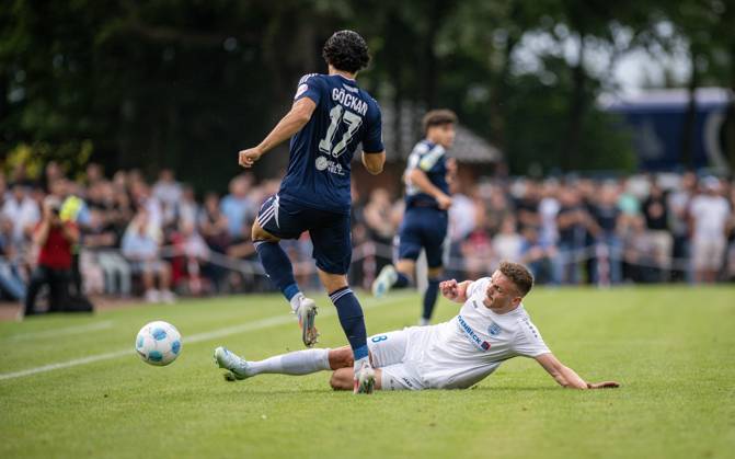 Soccer, Season 2024 2025, Niederrheinpokal 20 08 2023, 01 Round, Men, BW Dingden white vs MSV Duisburg black v l Mert Goeckan MSV Duisburg , Lasse Hoffmann BW Dingden , Hamminkeln Sportanlage BW Dingden Nordrhein Westfalen Germany 240820_fb_bw-dingden_msv-duisburg_32308