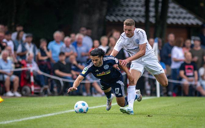 Soccer, Season 2024 2025, Niederrheinpokal 20 08 2023, 01 Round, Men, BW Dingden white vs MSV Duisburg black v l Mert Goeckan MSV Duisburg , Lasse Hoffmann BW Dingden , Hamminkeln Sportanlage BW Dingden Nordrhein Westfalen Germany 240820_fb_bw-dingden_msv-duisburg_32310