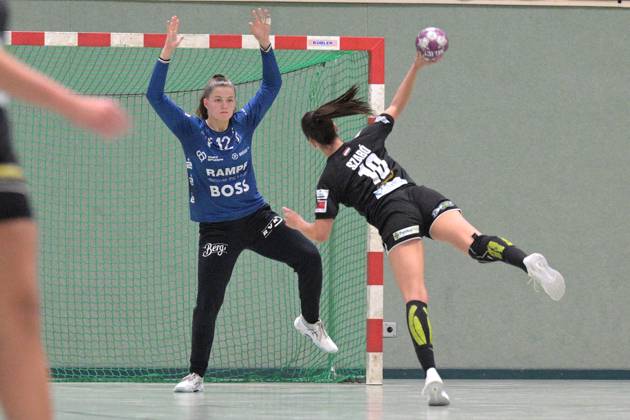Marie Kristin Weiss TusSies Metzingen, 12 in goal against Kitti Szabo Alba Fehervar KC, 18 TusSies Metzingen vs Alba Fehervar, Handball,DHB, HBF, Test match, Season 2024 2025 , 23 08 2024 TusSies Metzingen vs Alba Fehervar Handball, DHB, HBF, Test match, 23 08 2024 Metzingen Copyright: xEibner-Pressefotox EP_TBR