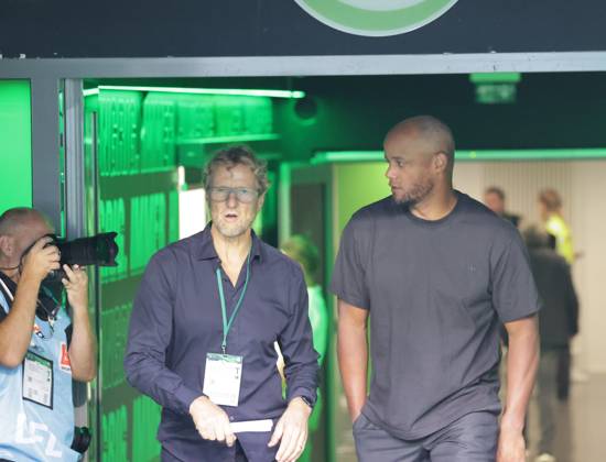 Head coach Vincent Kompany FC Bayern Muenchen on the way to his 1st Bundesliga match as coach Football, Men, Season 2024 2025, 1 Liga, Bundesliga, Volkswagenarena, VfL Wolfsburg vs FC Bayern Muenchen DFL REGULATIONS PROHIBIT ANY USE OF PHOTOGRAPHS AS IMAGE SEQUENCES AND OR QUASI VIDEO