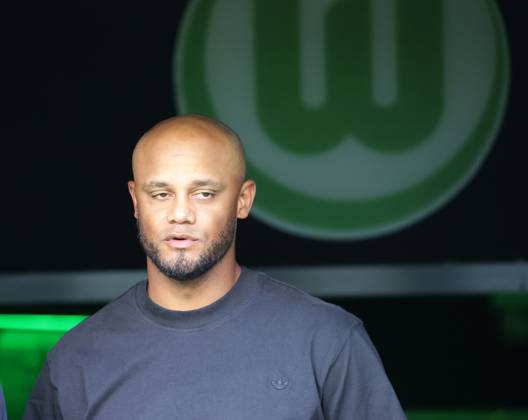 Head Coach Vincent Kompany FC Bayern Muenchen Football, Men, Season 2024 2025, 1 Liga, Bundesliga, Volkswagenarena, VfL Wolfsburg vs FC Bayern Muenchen DFL REGULATIONS PROHIBIT ANY USE OF PHOTOGRAPHS AS IMAGE SEQUENCES AND OR QUASI VIDEO