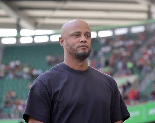Head Coach Vincent Kompany FC Bayern Muenchen Football, Men, Season 2024 2025, 1 Liga, Bundesliga, Volkswagenarena, VfL Wolfsburg vs FC Bayern Muenchen DFL REGULATIONS PROHIBIT ANY USE OF PHOTOGRAPHS AS IMAGE SEQUENCES AND OR QUASI VIDEO