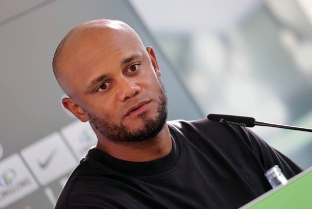 Head Coach Vincent Kompany FC Bayern Muenchen Football, Men, Season 2024 2025, 1 Liga, Bundesliga, Volkswagenarena, VfL Wolfsburg vs FC Bayern Muenchen, 2 3 DFL REGULATIONS PROHIBIT ANY USE OF PHOTOGRAPHS AS IMAGE SEQUENCES AND OR QUASI VIDEO