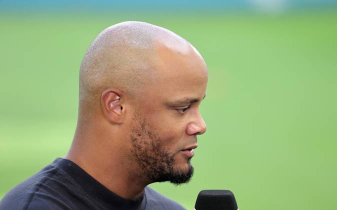 Head Coach Vincent Kompany FC Bayern Muenchen Football, Men, Season 2024 2025, 1 Liga, Bundesliga, Volkswagenarena, VfL Wolfsburg vs FC Bayern Muenchen, 2 3 DFL REGULATIONS PROHIBIT ANY USE OF PHOTOGRAPHS AS IMAGE SEQUENCES AND OR QUASI VIDEO