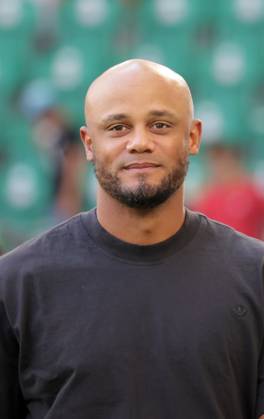 Head Coach Vincent Kompany FC Bayern Muenchen Football, Men, Season 2024 2025, 1 Liga, Bundesliga, Volkswagenarena, VfL Wolfsburg vs FC Bayern Muenchen, 2 3 DFL REGULATIONS PROHIBIT ANY USE OF PHOTOGRAPHS AS IMAGE SEQUENCES AND OR QUASI VIDEO