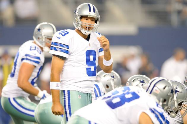 NFL, American Football Herren, USA 2012: Rams vs Cowboys AUG 25 August 25, 2012: Dallas Cowboys quarterback Tony Romo (9) during the NFL preseason game between the St. Louis Rams and the Dallas Cowboys at Cowboys Stadium in Arlington, TX.(Credit Image: Arlington TX United States of America EDITORIAL USE ONLY Copyright: xx ZUMA-20120825_zaf_c04_062.jpg MichaelxPrenglerx csmphoto632876