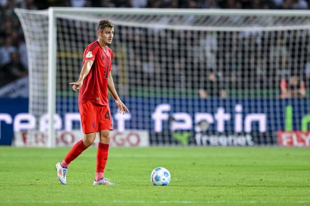 Josip Stanisic FC Bayern Muenchen in action, on the ball, single action during the DFB Pokal First Round match between SSV Ulm 1846 Fussball and FC Bayern Muenchen at Donaustadion on August 16, 2024 in Ulm, Germany Photo by Harry Langer DeFodi Images Josip Stanisic FC Bayern Muenchen controls the Ball during the DFB Pokal First Round match between SSV Ulm 1846 Fussball and FC Bayern Muenchen at Donaustadion on August 16, 2024 in Ulm, Germany Photo by Harry Langer DeFodi Images DFB DFL REGULATIONS PROHIBIT ANY USE OF PHOTOGRAPHS AS IMAGE SEQUENCES AND OR QUASI VIDEO Photo by Harry Langer DeFodi Images DFB DFL REGULATIONS PROHIBIT ANY USE OF PHOTOGRAPHS AS IMAGE SEQUENCES AND OR QUASI VIDEO Defodi 541 SSVFCB240816 233 Defodi-541 DFB DFL REGULATIONS PROHIBIT ANY USE OF PHOTOGRAPHS AS IMAGE SEQUENCES AND OR QUASI-VIDEO.