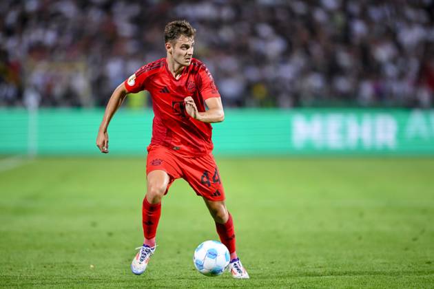 Josip Stanisic FC Bayern Muenchen in action, on the ball, single action during the DFB Pokal First Round match between SSV Ulm 1846 Fussball and FC Bayern Muenchen at Donaustadion on August 16, 2024 in Ulm, Germany Photo by Harry Langer DeFodi Images Josip Stanisic FC Bayern Muenchen controls the Ball during the DFB Pokal First Round match between SSV Ulm 1846 Fussball and FC Bayern Muenchen at Donaustadion on August 16, 2024 in Ulm, Germany Photo by Harry Langer DeFodi Images DFB DFL REGULATIONS PROHIBIT ANY USE OF PHOTOGRAPHS AS IMAGE SEQUENCES AND OR QUASI VIDEO Photo by Harry Langer DeFodi Images DFB DFL REGULATIONS PROHIBIT ANY USE OF PHOTOGRAPHS AS IMAGE SEQUENCES AND OR QUASI VIDEO Defodi 541 SSVFCB240816 270 Defodi-541 DFB DFL REGULATIONS PROHIBIT ANY USE OF PHOTOGRAPHS AS IMAGE SEQUENCES AND OR QUASI-VIDEO.