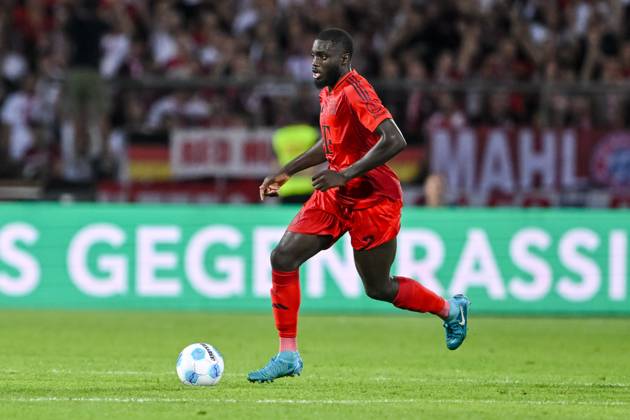 Dayot Upamecano FC Bayern Muenchen in action, on the ball, single action during the DFB Pokal First Round match between SSV Ulm 1846 Fussball and FC Bayern Muenchen at Donaustadion on August 16, 2024 in Ulm, Germany Photo by Harry Langer DeFodi Images Dayot Upamecano FC Bayern Muenchen controls the Ball during the DFB Pokal First Round match between SSV Ulm 1846 Fussball and FC Bayern Muenchen at Donaustadion on August 16, 2024 in Ulm, Germany Photo by Harry Langer DeFodi Images DFB DFL REGULATIONS PROHIBIT ANY USE OF PHOTOGRAPHS AS IMAGE SEQUENCES AND OR QUASI VIDEO Photo by Harry Langer DeFodi Images DFB DFL REGULATIONS PROHIBIT ANY USE OF PHOTOGRAPHS AS IMAGE SEQUENCES AND OR QUASI VIDEO Defodi 541 SSVFCB240816 344 Defodi-541 DFB DFL REGULATIONS PROHIBIT ANY USE OF PHOTOGRAPHS AS IMAGE SEQUENCES AND OR QUASI-VIDEO.