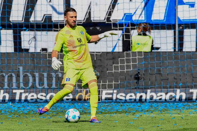 Heuer Fernandes Daniel HSV on the ball Germany , Hamburg , Volksparkstadion , Football , 2 Bundesliga , Hamburger SV Preußen Münster