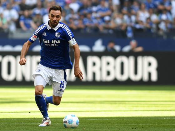 Kenan Karaman FC Schalke 04 in action, on the ball, single action during the 2 Bundesliga match between FC Schalke 04 and 1 FC Köln at Veltins Arena on September 01, 2024 in Gelsenkirchen, Germany Germany Photo by Ralf Treese DeFodi Images Kenan Karaman FC Schalke 04 controls the ball during the 2 Bundesliga match between FC Schalke 04 and 1 FC Köln at Veltins Arena on September 1, 2024 in Gelsenkirchen, Germany Photo by Ralf Treese DeFodi Images DFB DFL REGULATIONS PROHIBIT ANY USE OF PHOTOGRAPHS AS IMAGE SEQUENCES AND OR QUASI VIDEO Defodi 521 S04KOE20240901 115 Defodi-521 DFB DFL REGULATIONS PROHIBIT ANY USE OF PHOTOGRAPHS AS IMAGE SEQUENCES AND OR QUASI-VIDEO.